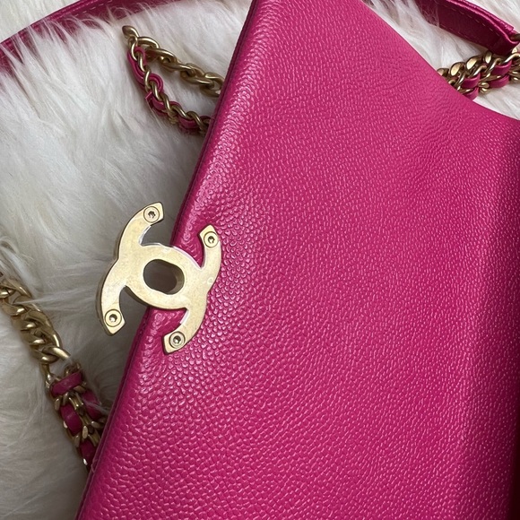 **SOLD** 22P Chanel Candy Pink Caviar SMALL Melody Crossbody Bag Gold Hardware - Picture 8 of 10